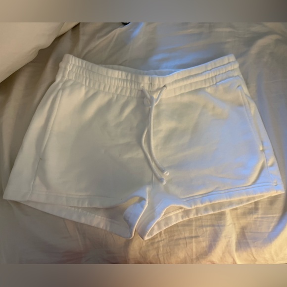 ARITZIA TNA Fleece Boyfriend Shorts Medium *Never Worn* - Picture 1 of 6